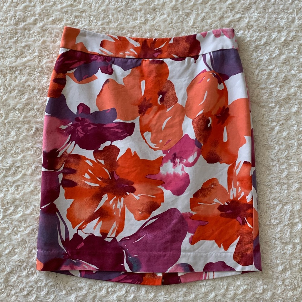 🌸3/$20 - LOFT floral skirt